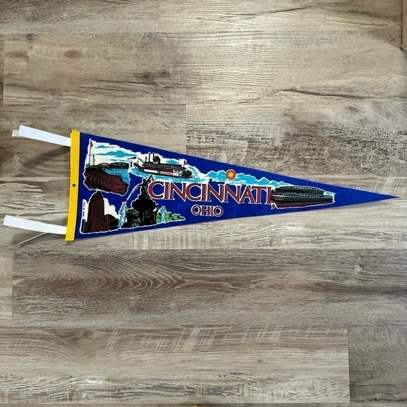 80s Cincinnati Ohio Made in USA pendant collectible wall decor awesome condition - Picture 2 of 9